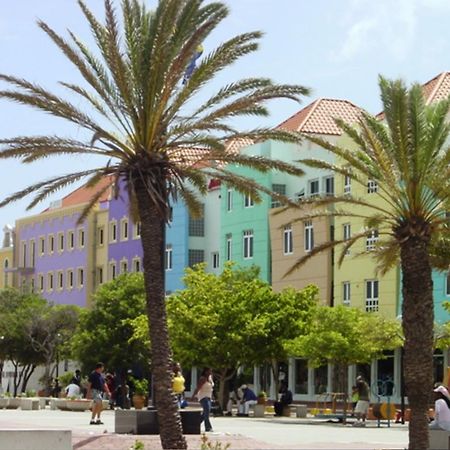 E M City Hotel Willemstad Buitenkant foto