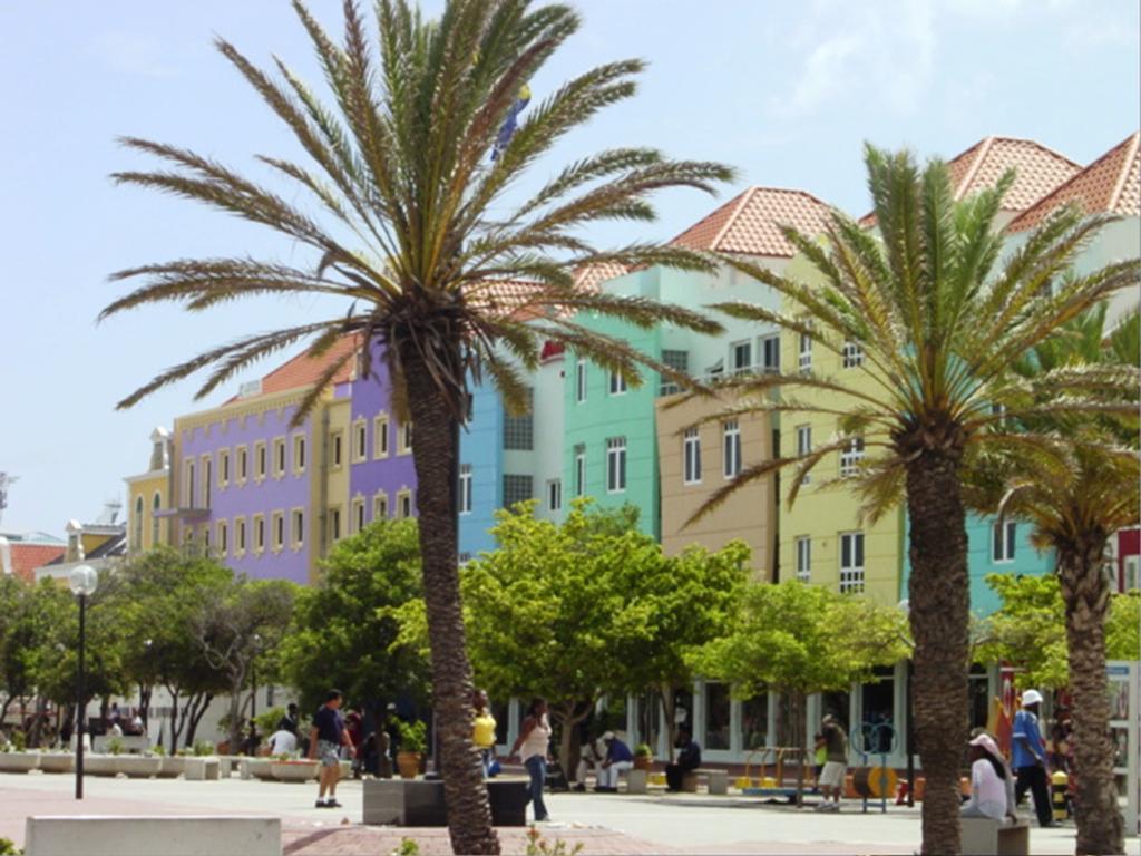 E M City Hotel Willemstad Buitenkant foto