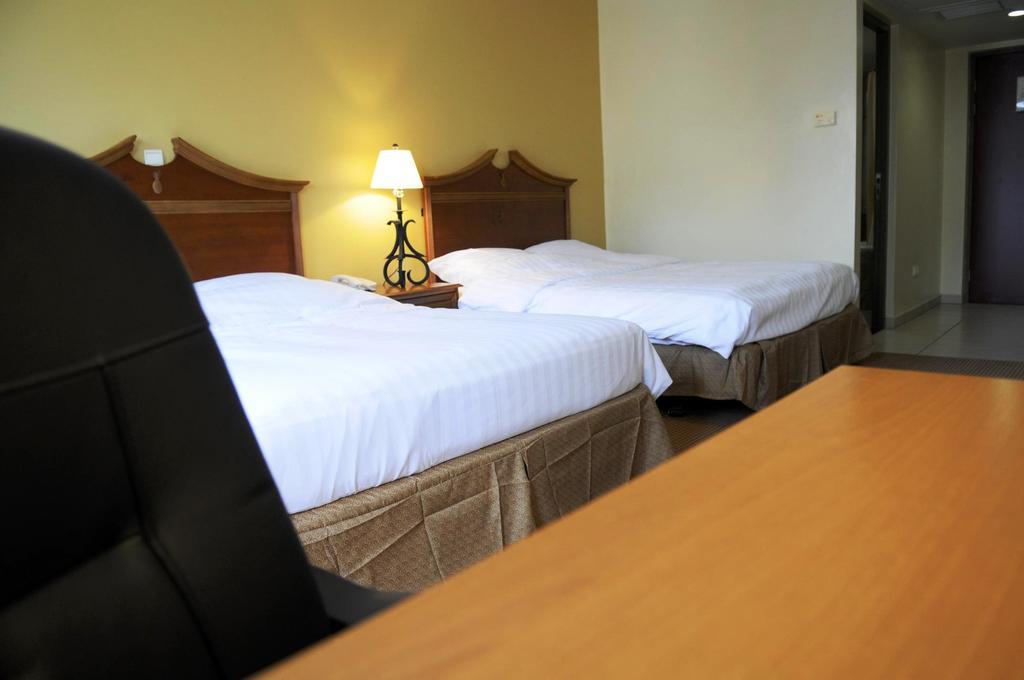E M City Hotel Willemstad Buitenkant foto