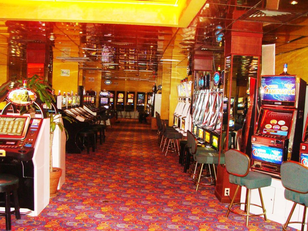 E M City Hotel Willemstad Buitenkant foto