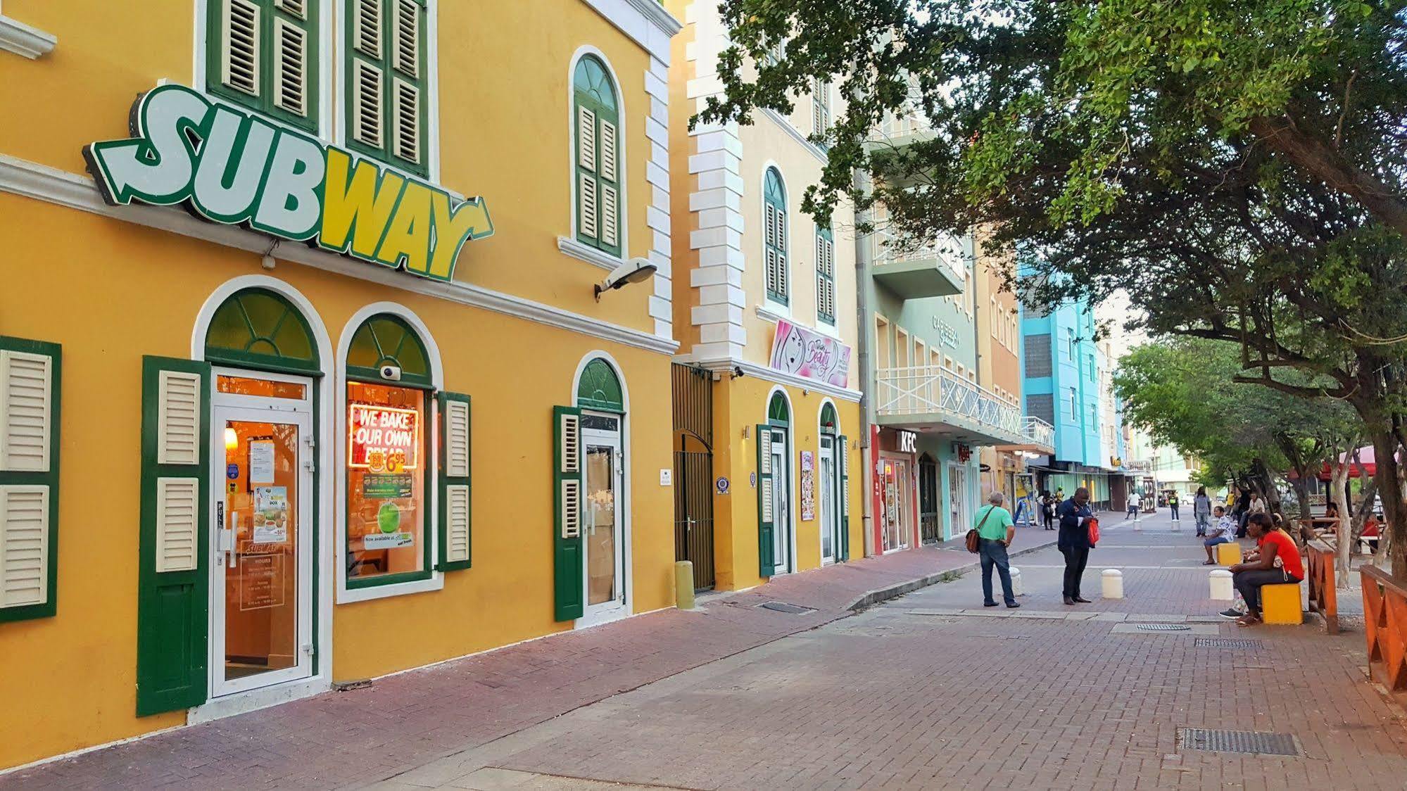 E M City Hotel Willemstad Buitenkant foto