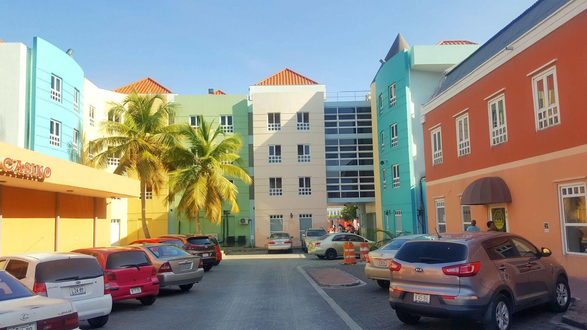 E M City Hotel Willemstad Buitenkant foto